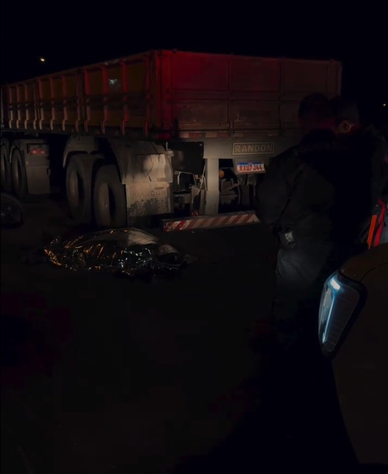 Motociclista morre ao colidir com caminhão estacionado em Três Lagoas