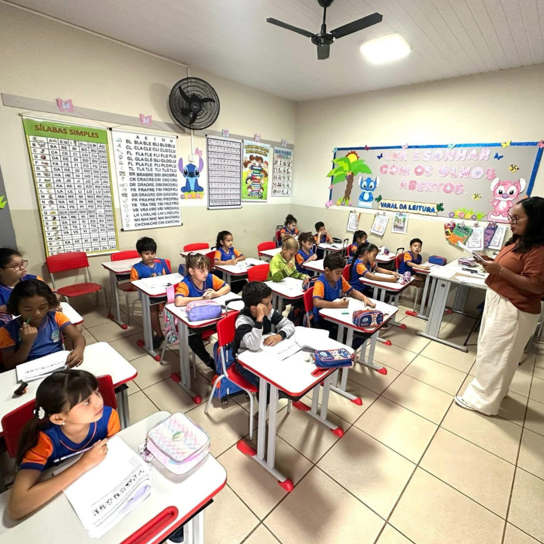 Após caso de agressão a criança, Prefeitura de Água Clara proíbe uso de celulares por profissionais da educação