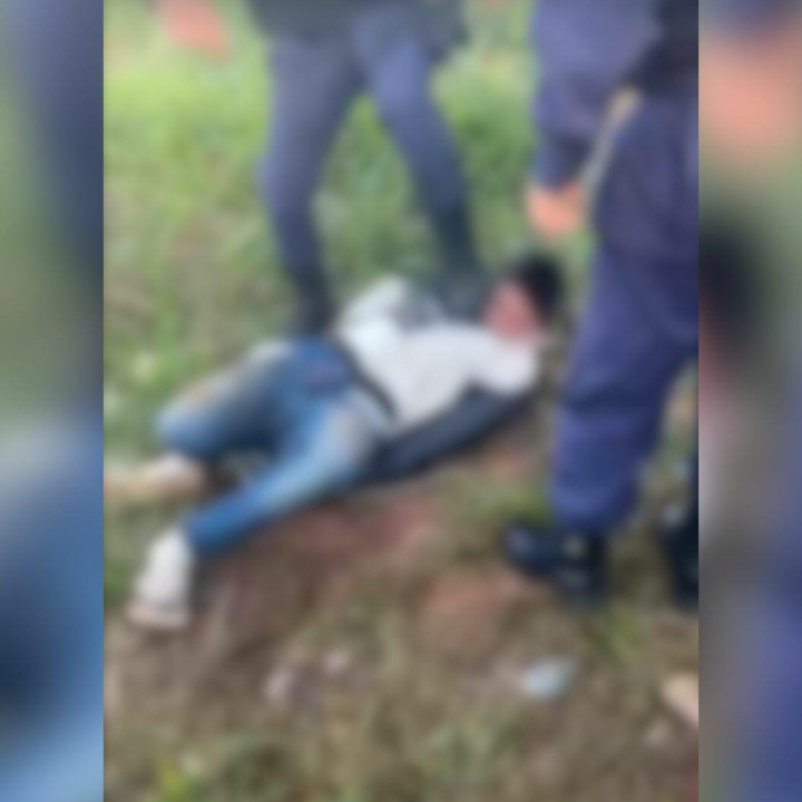 Jovem amarrado é espancado e arrastado por guardas em Campo Grande