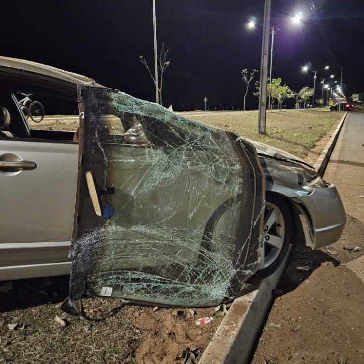 Acidente em Água Clara: Honda Civic capota e motorista fica ferido