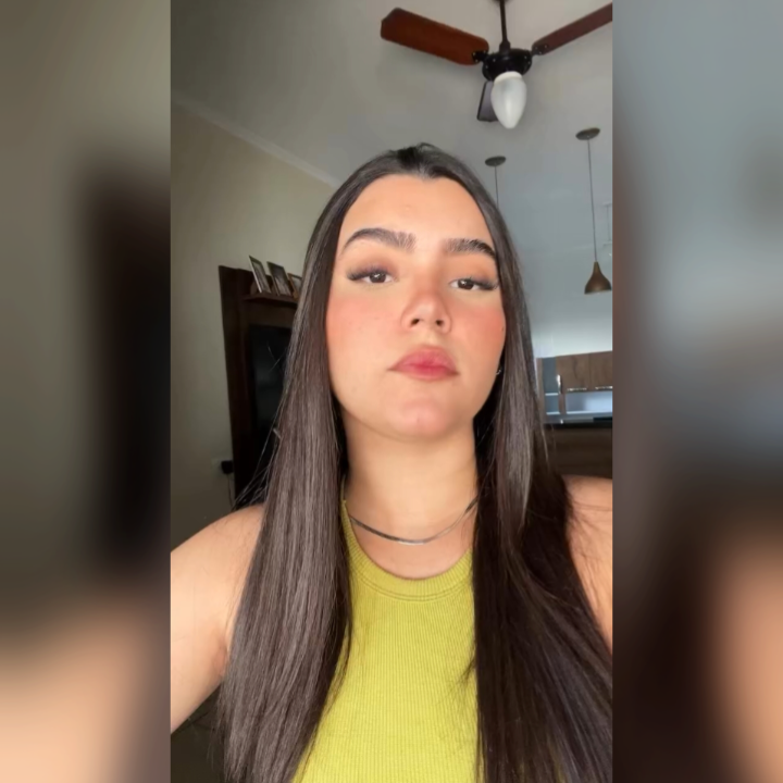 Ex-namorada de jovem que beijou mulher em show de Nattan se pronuncia em vídeo