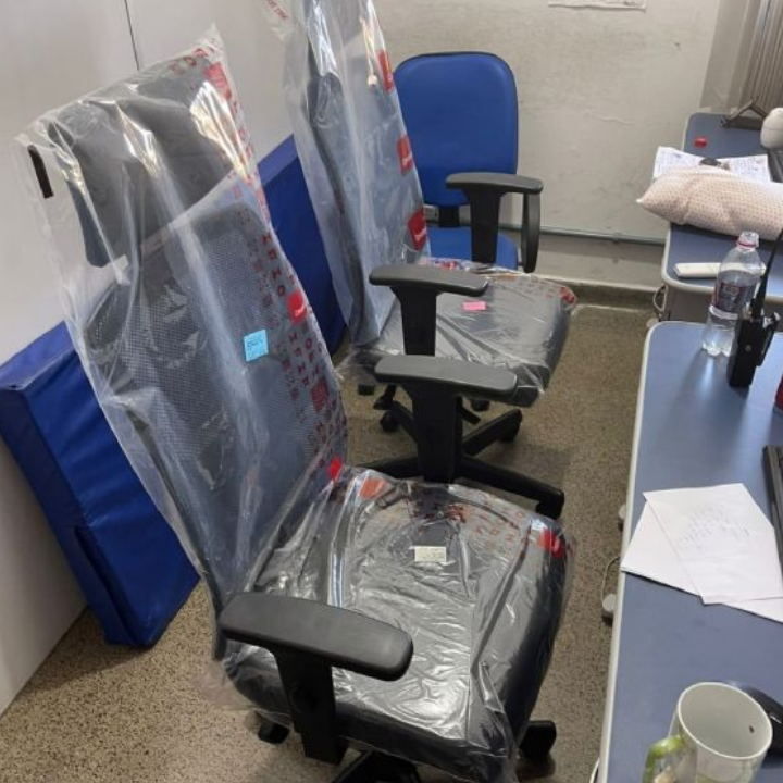 Serviço de Regulação Médica vive abandono: funcionários fazem vaquinha para comprar cadeiras enquanto telefone do SAMU segue com falhas