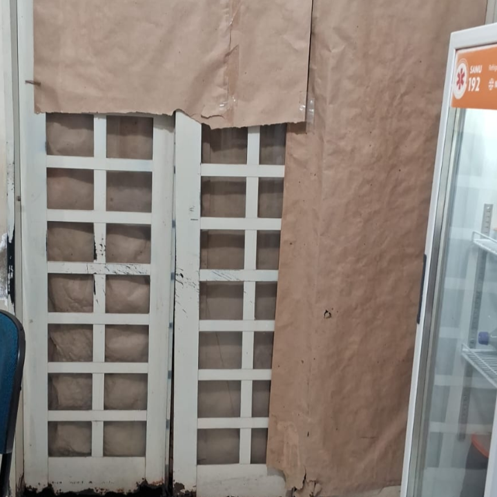 Base do SAMU de Três Lagoas está tomada por mofo e cadeiras quebradas, denunciam servidores