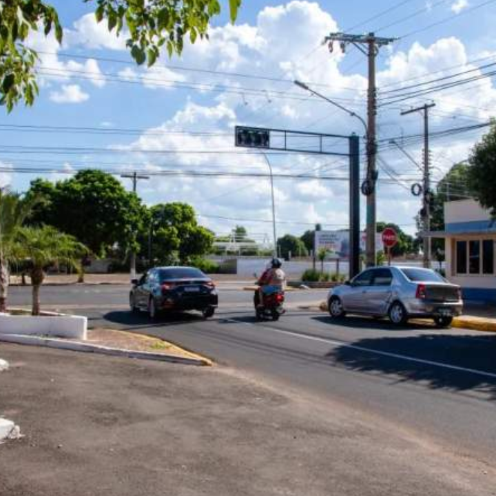 Comerciantes de Três Lagoas protestam contra mudanças no trânsito após ruas virarem mão única