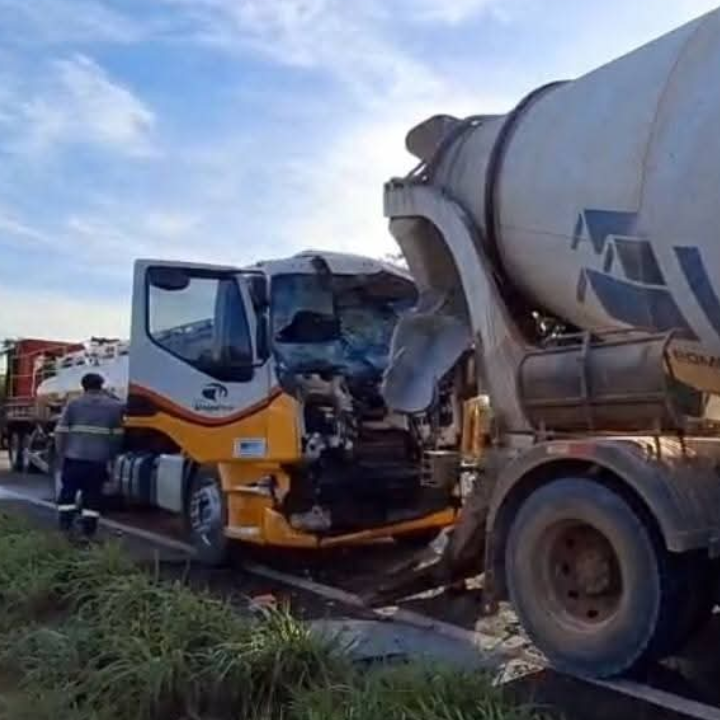 AGORA: Nova colisão entre carretas paralisa MS-377 e reforça alerta de risco na região