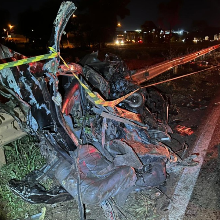 Veja o momento: vídeo mostra colisão brutal entre Corolla e carreta na BR-262