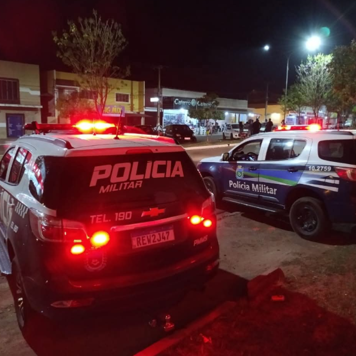 Em Ribas do Rio Pardo, homem invade casa da ex, ameaça e atira contra carro