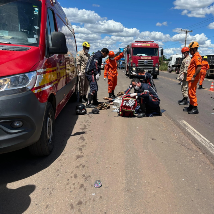Motociclista morre após colisão frontal com carreta na BR-262 em Três Lagoas