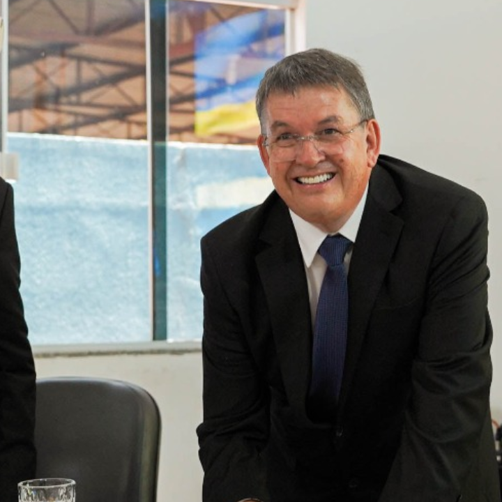 Justiça condena prefeito Roberson a desconto mensal de R$ 6 mil