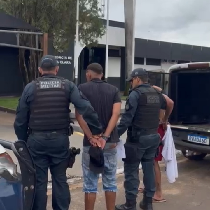 Perseguição policial, furto de veículo e tentativa de arrombamento terminam com dois presos em Água Clara