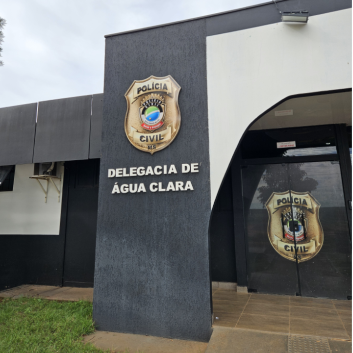 Mãe e filho são presos em operação contra o tráfico de drogas em Água Clara
