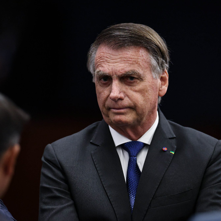 Moraes autoriza prisão domiciliar de Bolsonaro por 90 dias