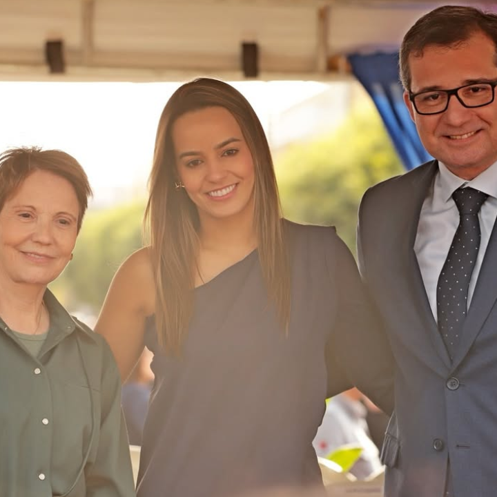 Primeira-dama segue recebendo R$ 12 mil do gabinete de Tereza Cristina e caso gera questionamentos