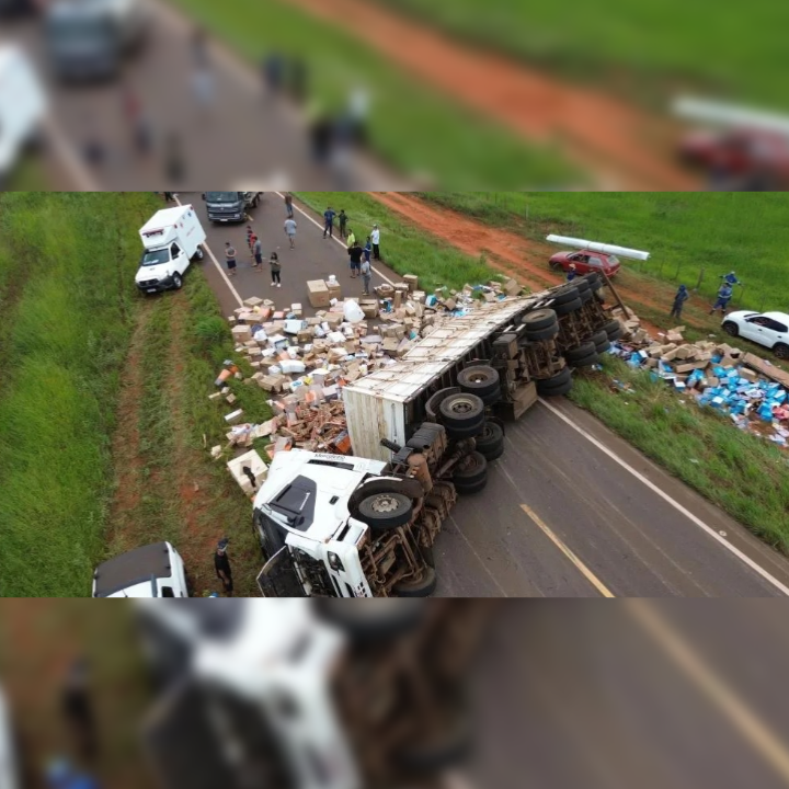 Carreta tomba e interdita rodovia entre Bataguassu e Santa Rita do Pardo