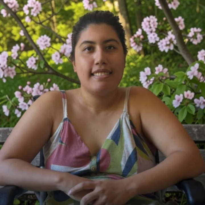 Jovem enfrenta terceiro tumor raro na coluna e mobiliza campanha por tratamento