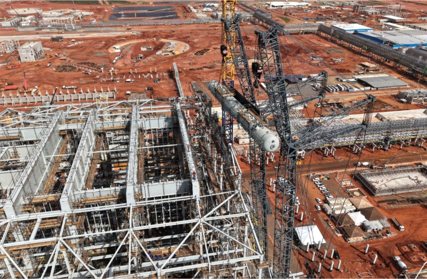 Inocência: Megafábrica de celulose de R$ 23 bilhões realiza operação histórica ao erguer peça do tamanho de duas Estátuas da Liberdade